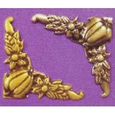 Embellishment hoekornament bloem en vrucht
